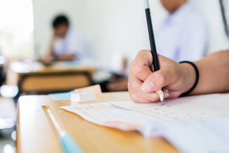 آزمون کارشناسی ارشد و دکتری ۱۴۰۴ به تعویق نمی‌افتد